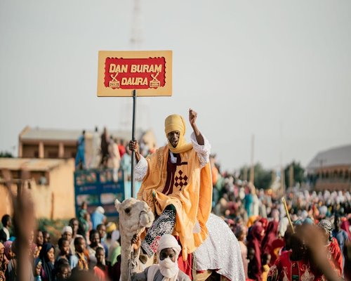 Aktivitas santai dan dinamis bersama keluarga di rumah